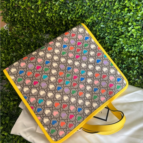 New Gucci Supreme Hearts Tote Bag - Picture 3 of 10